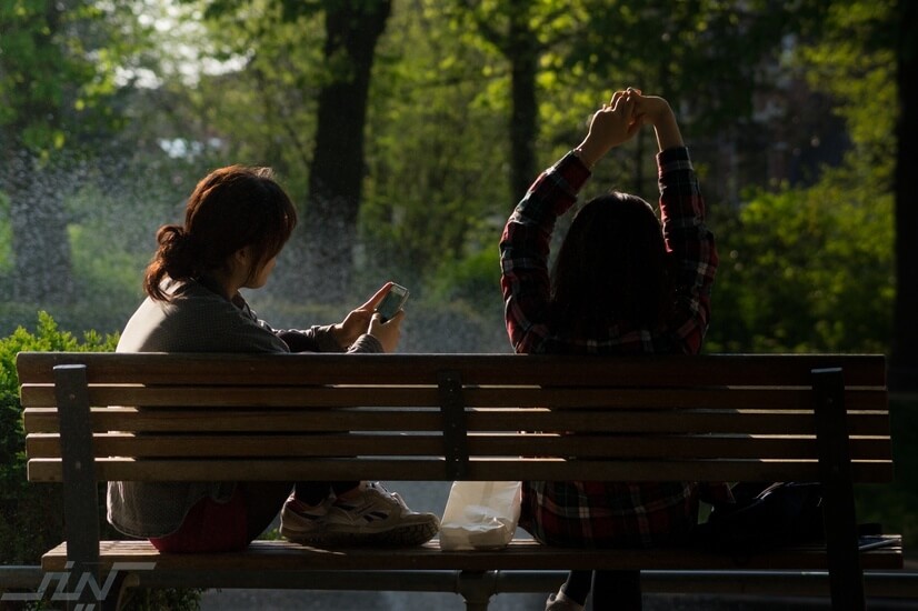 bench-people-smartphone-sun-large